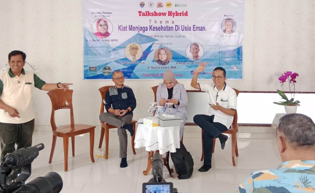 Seminar kesehatan bertema Kiat Hidup Sehat di Usia Emas. Foto: Dok Istimewa