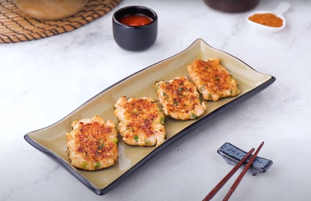 Resep udang ini berpadu dengan nori dan telur asin bubuk. Sedap dan mudah dibuat. (Foto: Dok. Endeus TV)