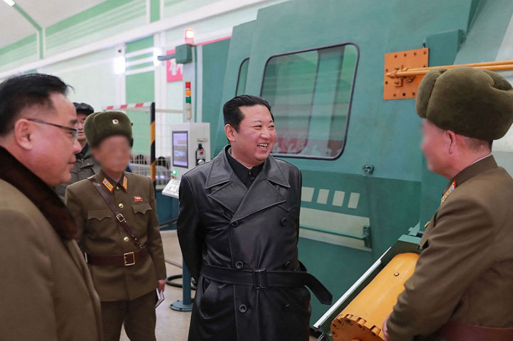 Kunjungi Pabrik Senjata, Kim Jong-un Dorong Peningkatan Produksi Rudal Taktis