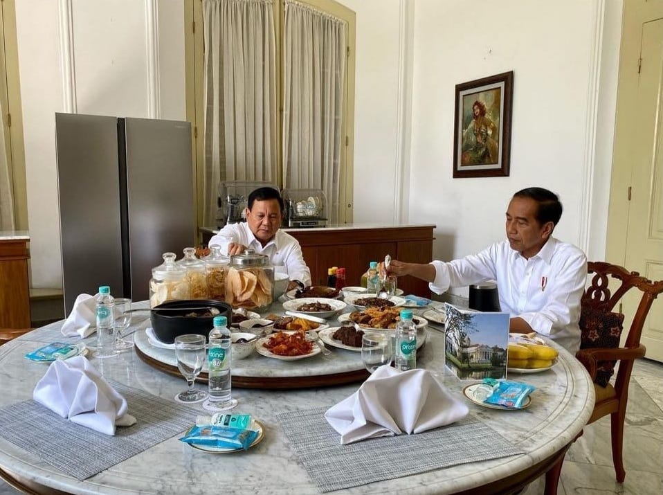 Restu Jokowi Disebut jadi Perekat Golkar dan PAN Gabung ke Prabowo