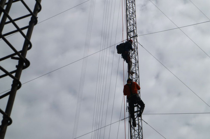 Tujuh Hari Bertahan di Puncak Tower, Agus Woro Bersedia Dievakuasi