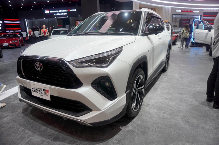 Toyota RAV4 GR Sport PHEV Resmi Menantang Outlander PHEV