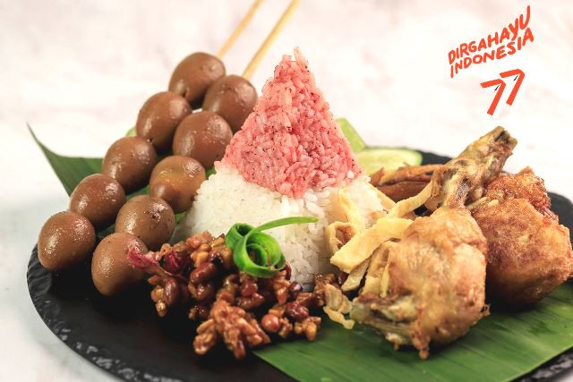 Simak agar mendapatkan resep tumpeng merah putih untuk kegiatan syukuran HUT ke-78 RI. (Foto: Dok. Zahrah Firyal Salma/Lottemart)