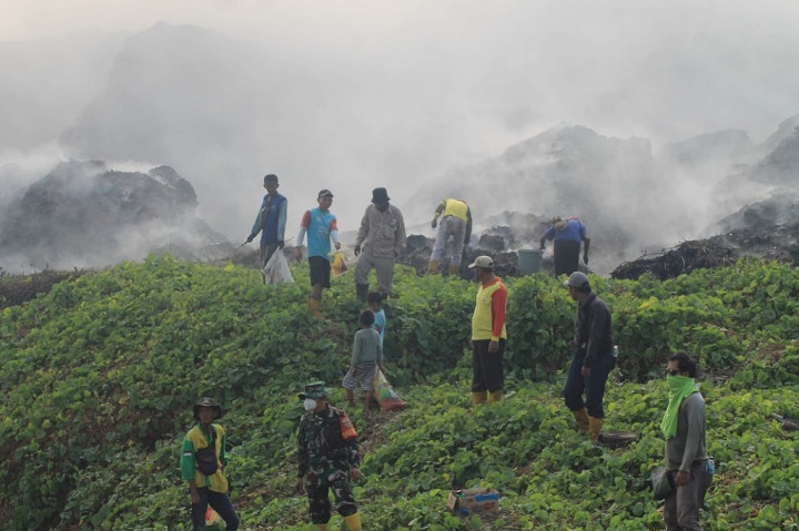 Kebakaran di TPA Sukawinatan Meluas dan Sebabkan Polusi Udara