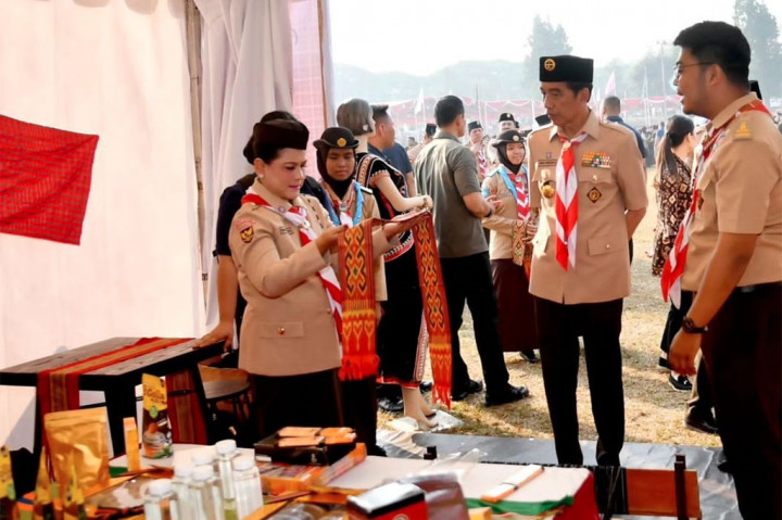 Jokowi dan Ibu Iriana Tinjau Raimuna Nasional XII