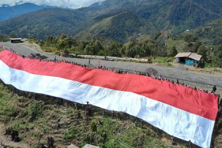 Sambut HUT ke-78 RI, Bendera Merah Putih 100 Meter Membentang di Mamba