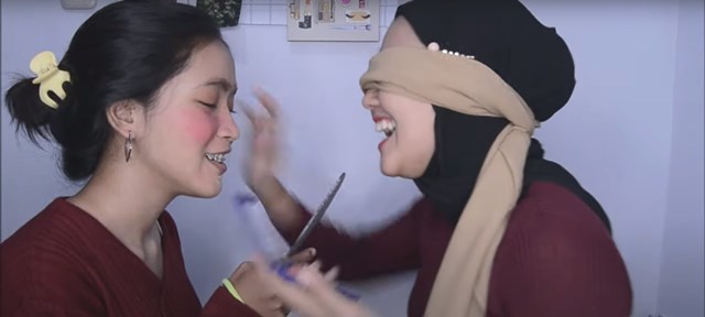 Berikut lima lomba yang bisa kamu terapkan sebagai panitia untuk mengadakan ini untuk para ibu-ibu. (Foto: Dok. YouTube Rhavessa Family)