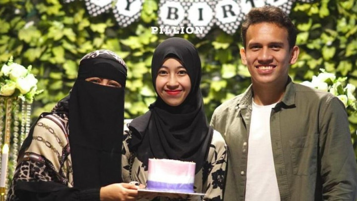Umi Pipik Ungkap Alasan Percepat Pernikahan Putrinya dengan Egy Maulana