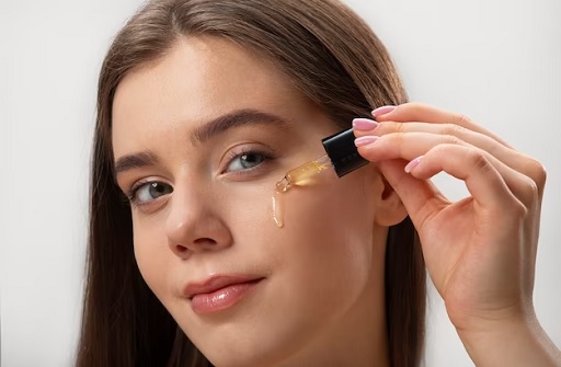 Serum wajah bebas alkohol menjadi salah satu bahan skincare yang sedang populer saat ini. (Foto: Ilustrasi. Dok. Freepik.com)