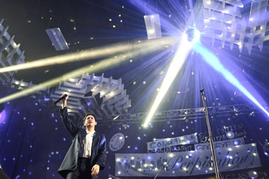 Hindia Membuka Konser Album Kedua di Surabaya dengan Tarian Dansa