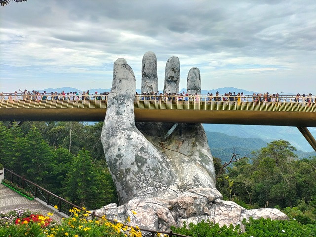 Indahnya Da Nang dari atas Ba Na Hills di Vietnam. (Foto: Dok. Medcom.id/Harianty)