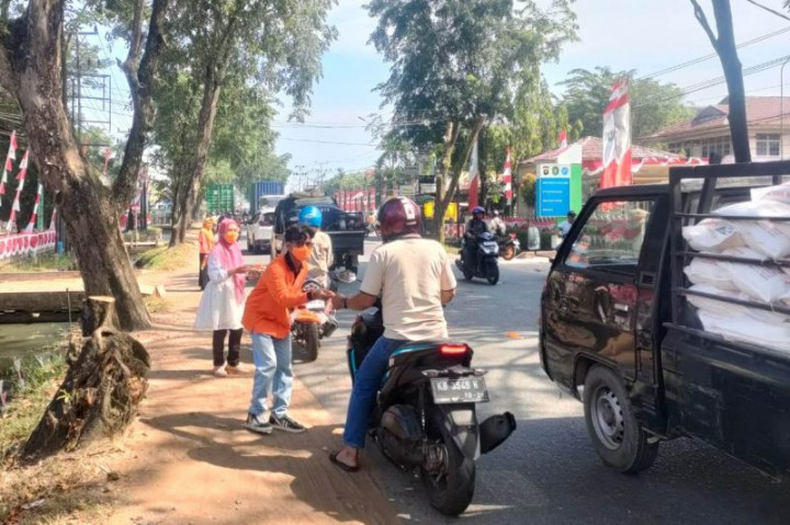 1.000 Masker Dibagikan ke Warga Kalbar untuk Lindungi dari Kabut Asap