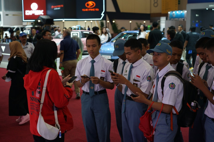 Ratusan Pelajar Diajak Melek Teknologi Otomotif di GIIAS 2023