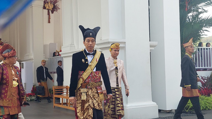 Jokowi Pakai Baju Raja Pakubuwono Surakarta di HUT ke-78 RI