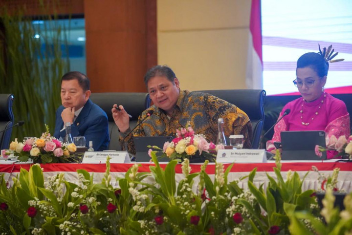 Airlangga <i>Pede</i> Pendapatan Masyarakat RI di 2024 Capai Rp84 Juta/Tahun