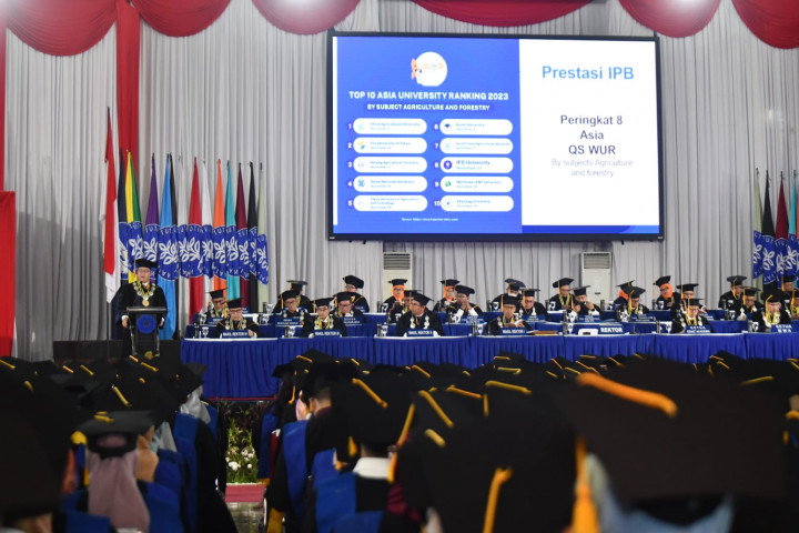 IPB Wisuda 800 Mahasiswa, Rektor Ingatkan 3 Ciri Alumninya