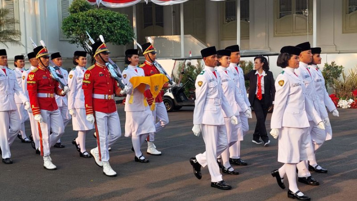 Penurunan Bendera Merah Putih Dilakukan Tim Indonesia Jaya