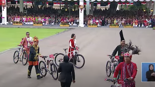 Diam-diam Istana Nilai Tamu Undangan yang Gunakan Pakaian Adat Terbaik di HUT ke-78 RI