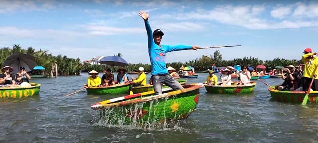 Coconut Tour Hoi An di Hoi An suguhkan kamu wisata di atas perahu berbentuk batok kelapa. (Foto: Dok. Medcom.id/Harianty)