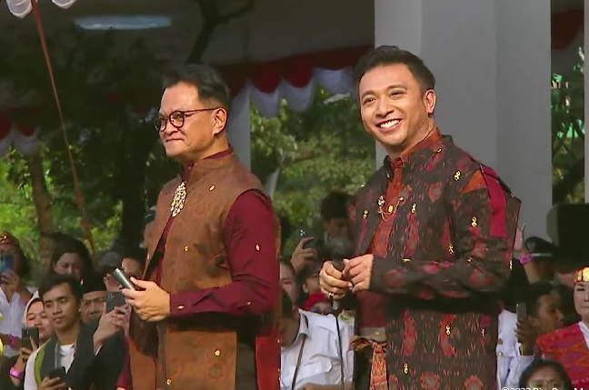 Kahitna Konser Dadakan Jelang Upacara Penurunan Bendera di Istana