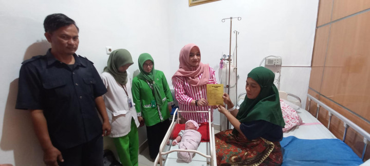 Lahir 17 Agustus, Bayi di Palembang Diberi Nama 'HUT RI Agustina'