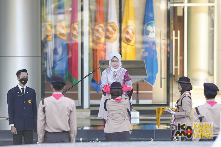 HUT ke-78 RI, Rektor Unpad Beri Satyalancana Karya Satya untuk Dosen