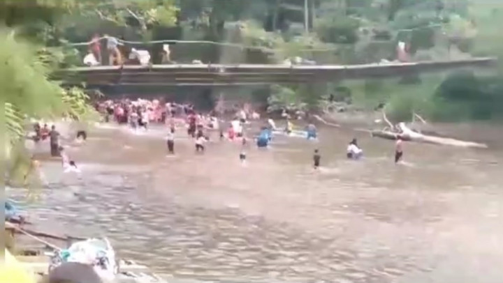 Jembatan Gantung di Sekadau Putus, 5 Warga Alami Patah Tulang