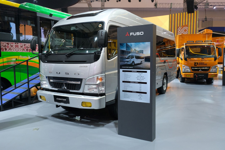 Mitsubishi Fuso Canter Bus Sasar Angkutan Penumpang & Pariwisata