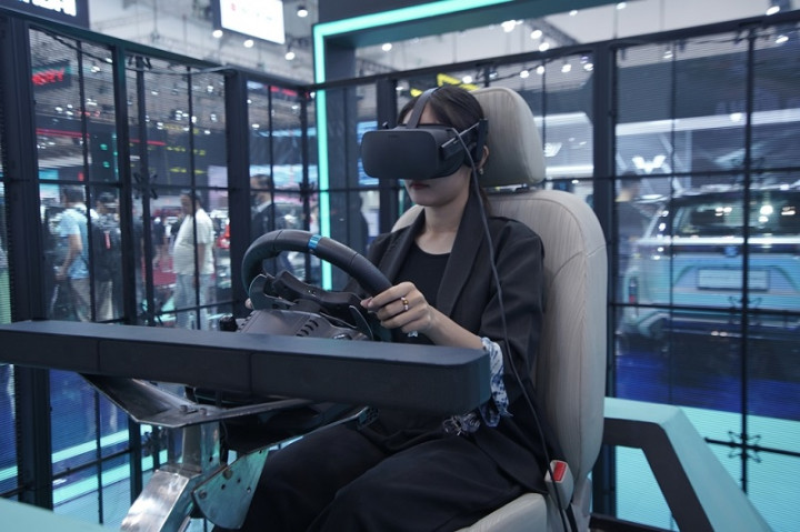 Yuk Belajar Teknik <i>Eco Driving</i> via Simulator di Booth Suzuki