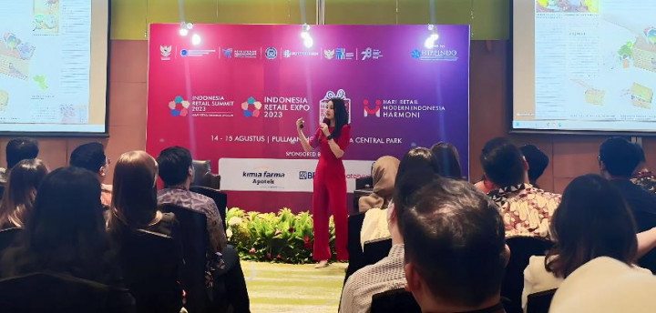 Yulia Saksen Beberkan Rahasia Branding di Indonesia Retail Summit 2023