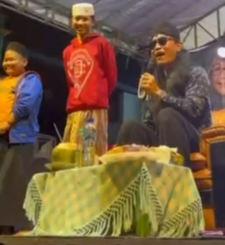 Viral Video Gus Miftah Tanya Santri soal Idola