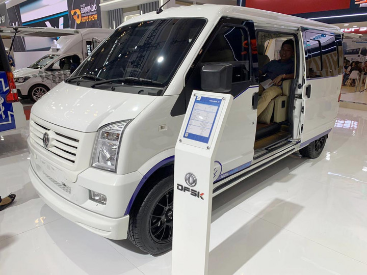 CKM Bongkar Interior DFSK Gelora E Jadi Kabin VIP