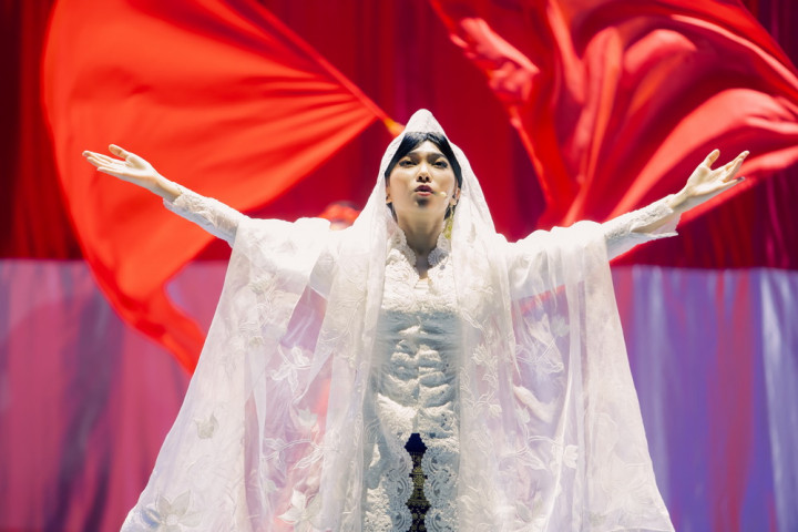 Ratusan Penari Temani Isyana Sarasvati Bernyanyi di Pagelaran Sabang Merauke