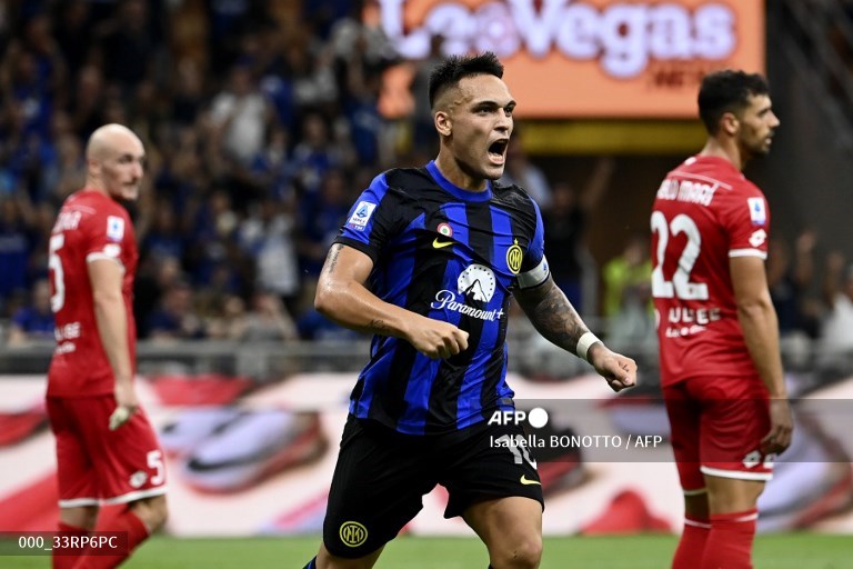 Penyerang Inter Milan, Lautaro Martinez, merayakan gol ke gawang Monza (AFP/Isabella Bonotto)