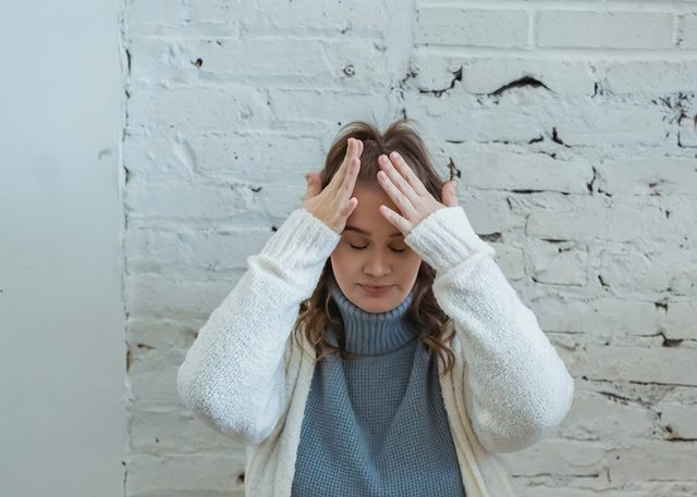 5 Tips Atasi Migrain Saat Menstruasi Secara Alami