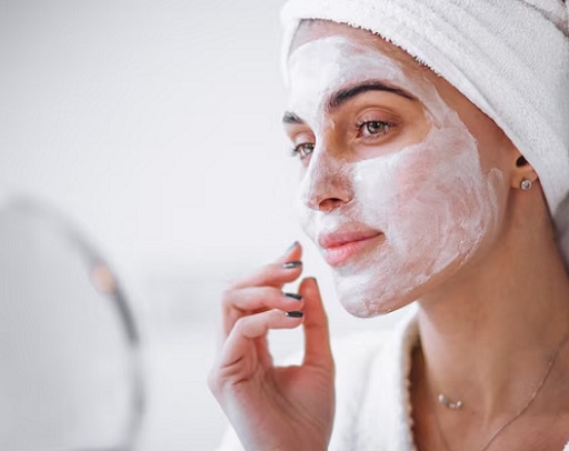 Masker Wajah Dipakai Sebelum atau Setelah Mandi? Begini Penjelasannya