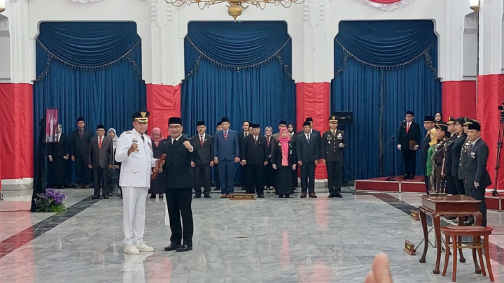 Ridwan Kamil Lantik Wali Kota Bekasi Definitif