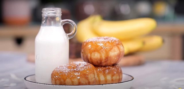 Donat ini dicampur dengan pisang. Coba buat yuk, di rumah. (Foto: Dok. Endeus TV)