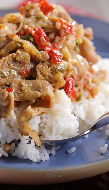 Daging Iris 'Mercon', Pedas Nikmat Bikin Tambah Nasi