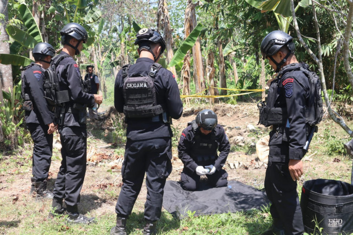 Granat Nanas Sisa Perang Ditemukan di Kebun Warga Gowa