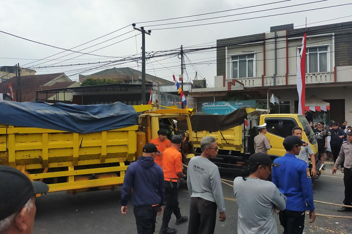 Dua Truk Terlibat Kecelakaan Sebabkan Kemacetan Panjang di Tasikmalaya