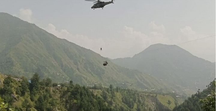 8 Orang Penumpang Berhasil Diselamatkan dari Kereta Gantung di Pakistan