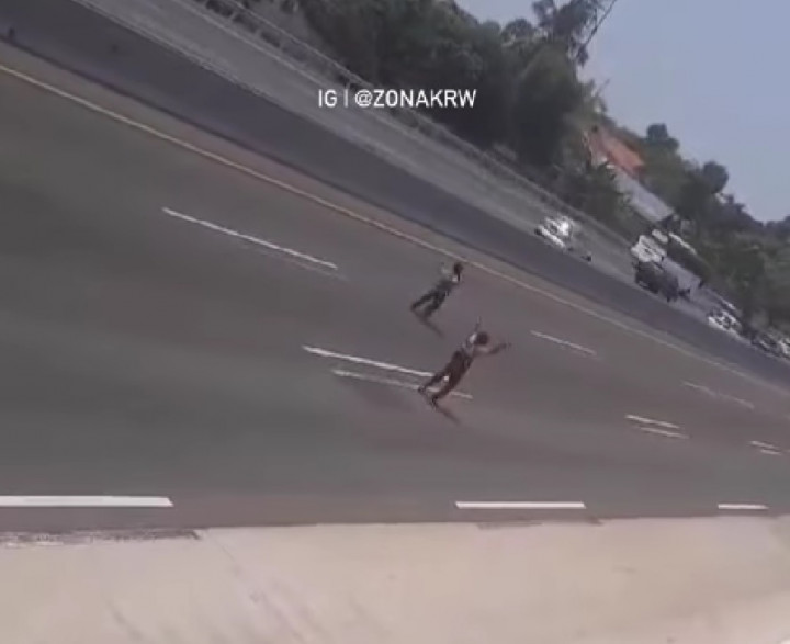 Viral Pelajar SD Nekat Berjoget di Jalan Tol, Netizen Geram