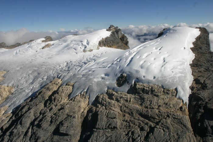 Lapisan Salju Abadi di Puncak Jayawijaya Semakin Mengkhawatirkan