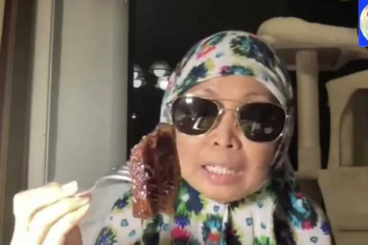 Viral Wanita Berhijab Bikin Video Tutorial Makan Daging Babi Supaya Halal, Dikecam Warganet