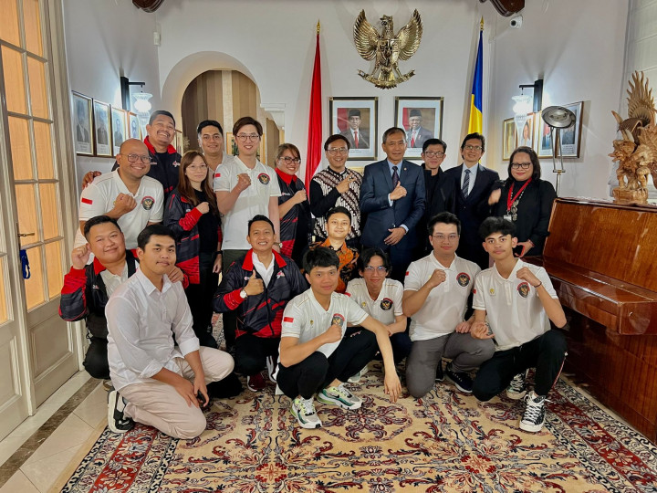 Duta Besar RI untuk Rumania & Moldova Sambut Kedatangan Timnas Esports Indonesia