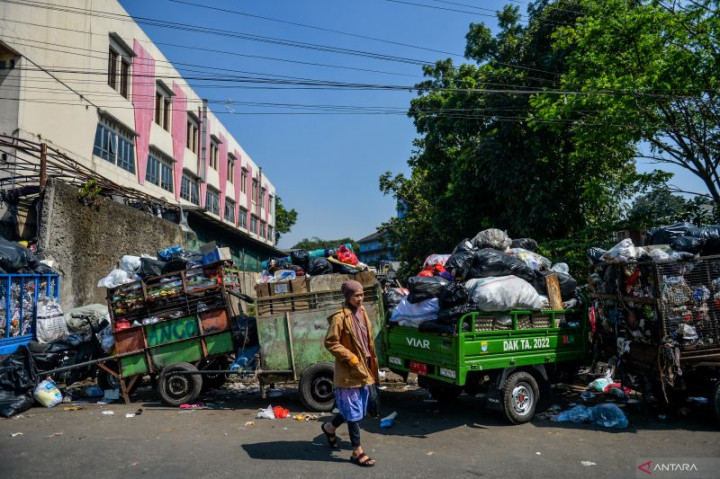 Warga Bandung Diminta Tak Buang Sampah ke TPS untuk Sementara