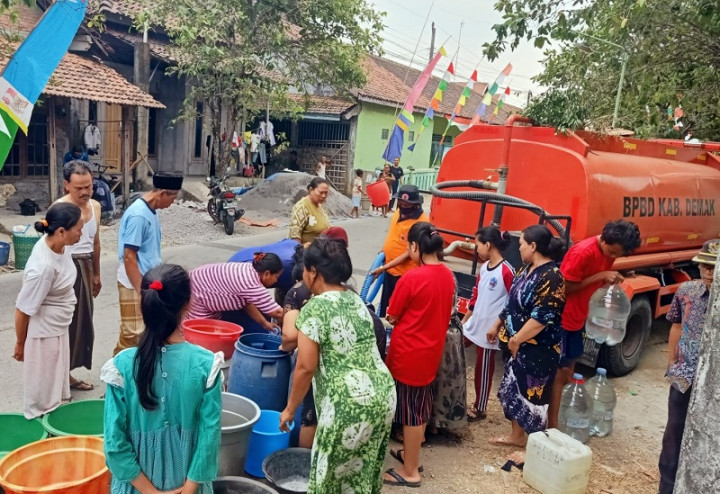 BPBD Demak Distribusikan 120 Tangki Air Bersih untuk Warga Terdampak Kekeringan