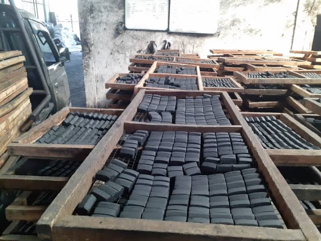 Picu Polusi, Pabrik Arang Rumahan di Jaktim Ditutup