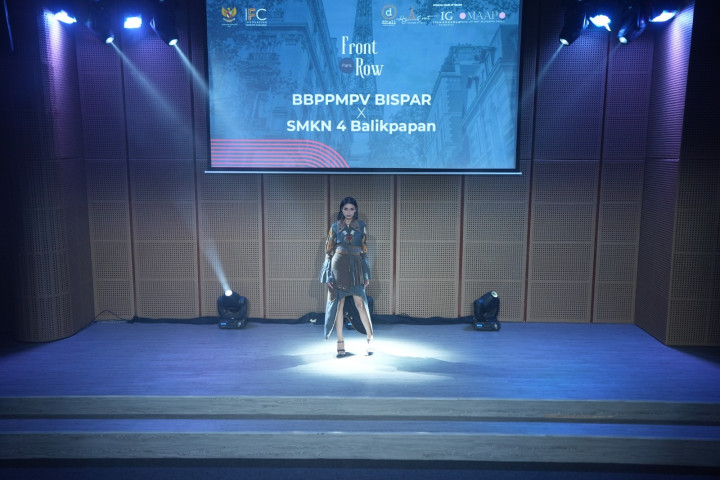 Keren! 10 Busana Karya Siswa SMK Siap Guncang Front Row Paris 2023
